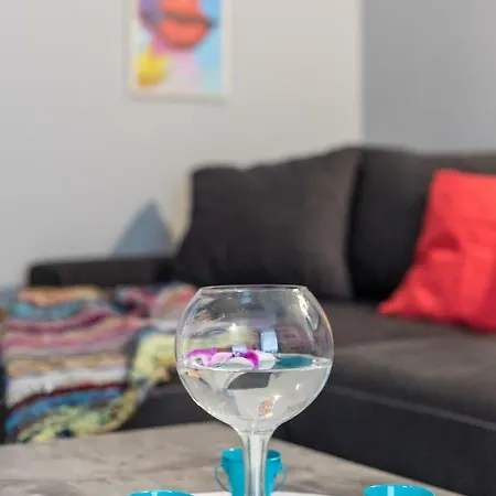 Valand Apartment *