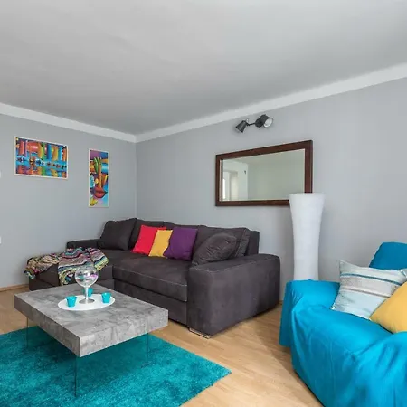 Valand Apartman